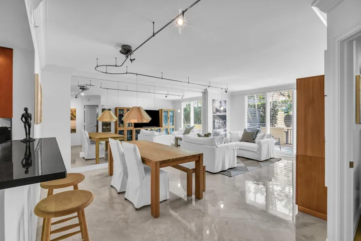 Palmetto Place 99 SE Mizner Blvd, 612, B
