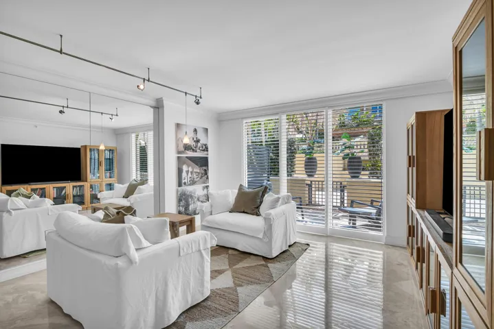 Palmetto Place 99 SE Mizner Blvd, 612, B