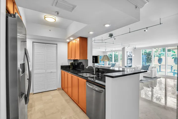 Palmetto Place 99 SE Mizner Blvd, 612, B