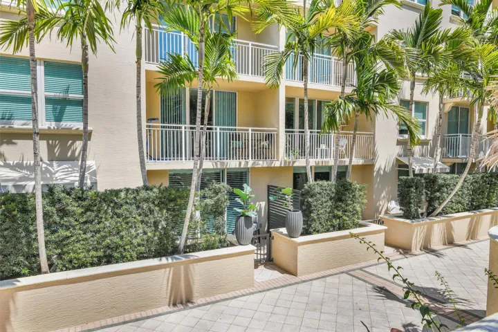 Palmetto Place 99 SE Mizner Blvd, 612, B