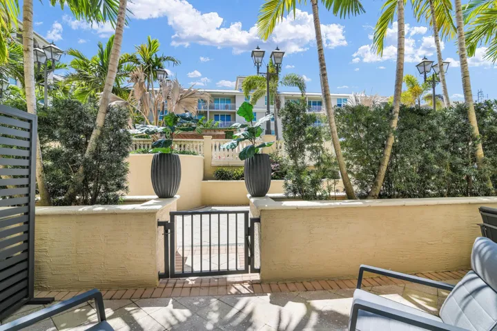 Palmetto Place 99 SE Mizner Blvd, 612, B