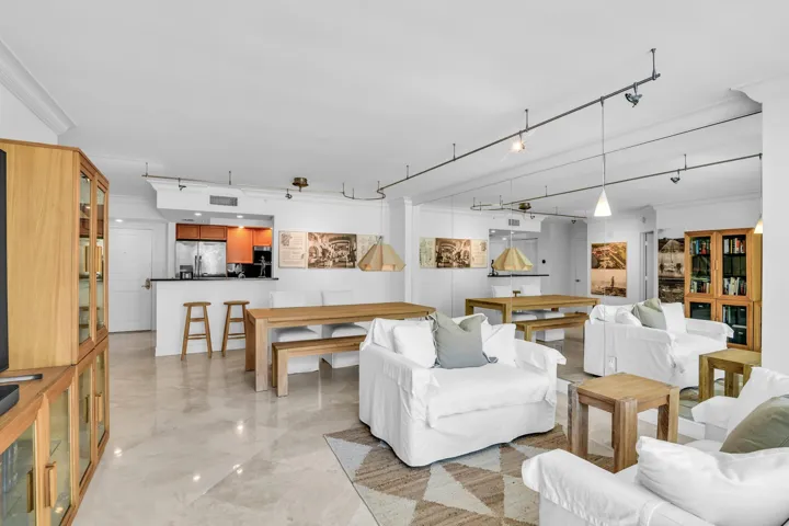Palmetto Place 99 SE Mizner Blvd, 612, B