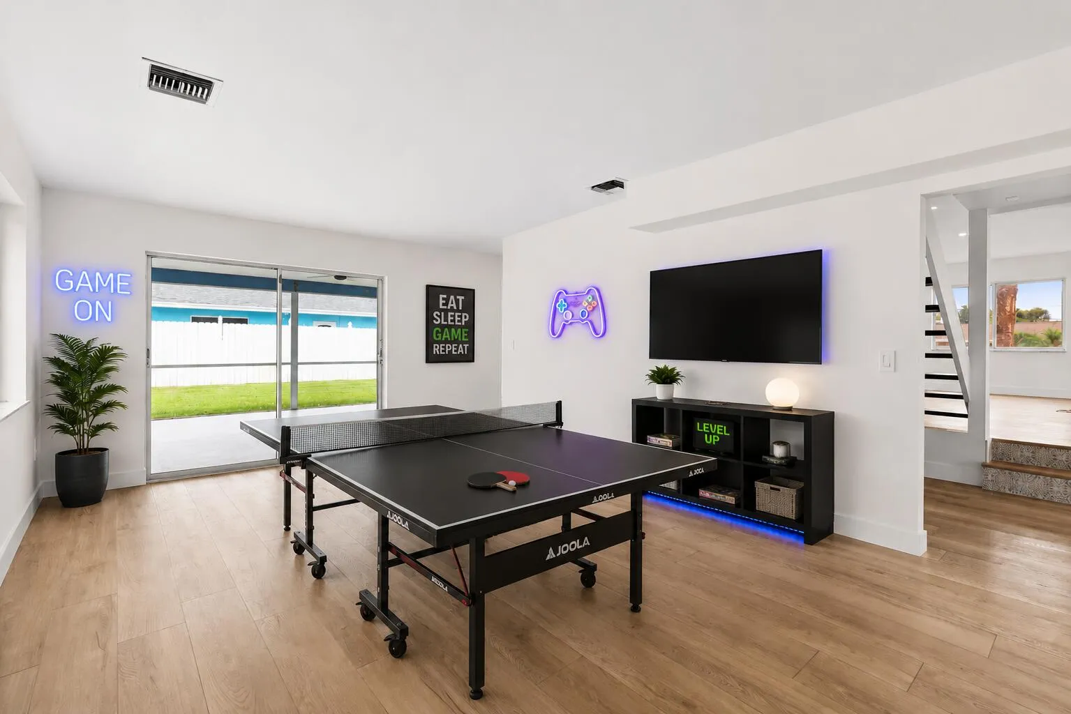 Flex Space (Dining/Living)