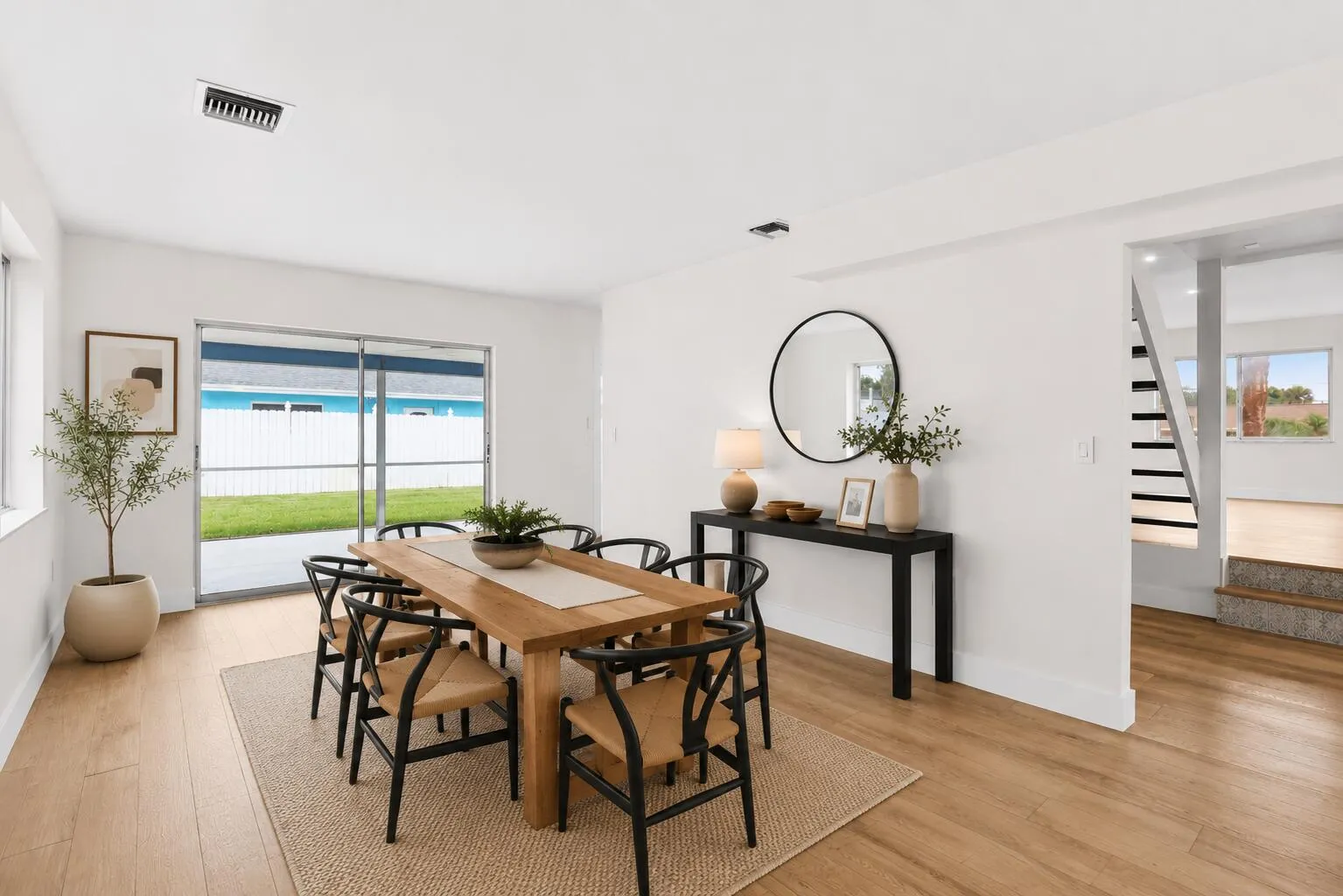 Flex Space (Dining / Living)
