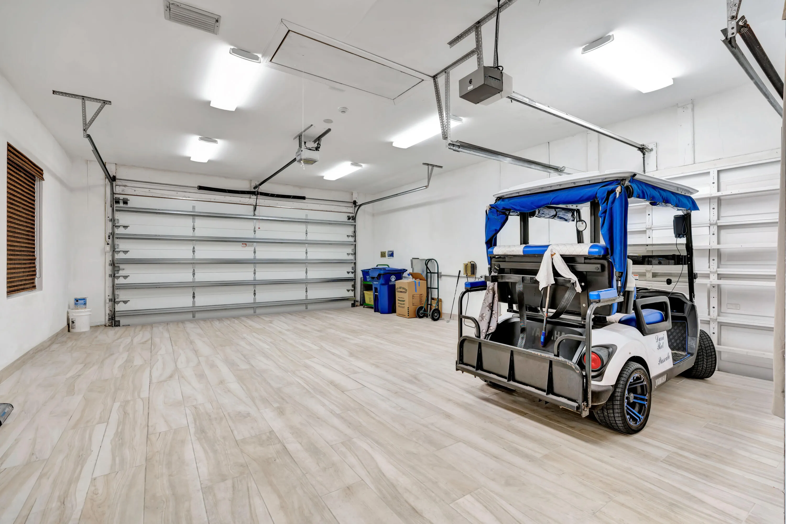 2.5 Car Garage - Tiled