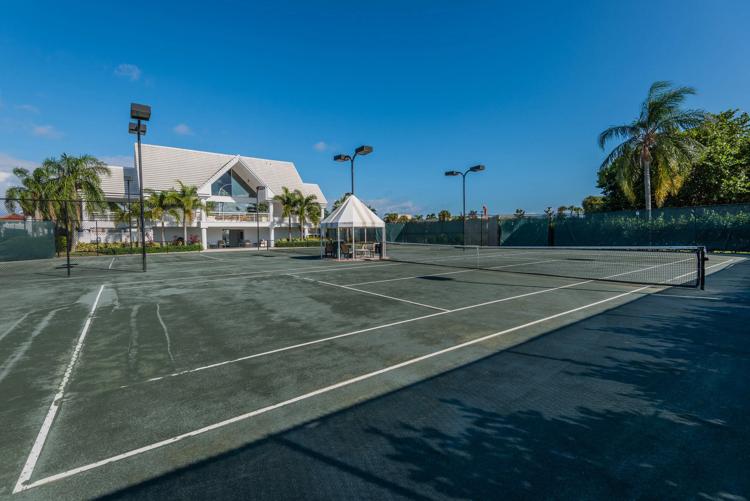 Tennis Club