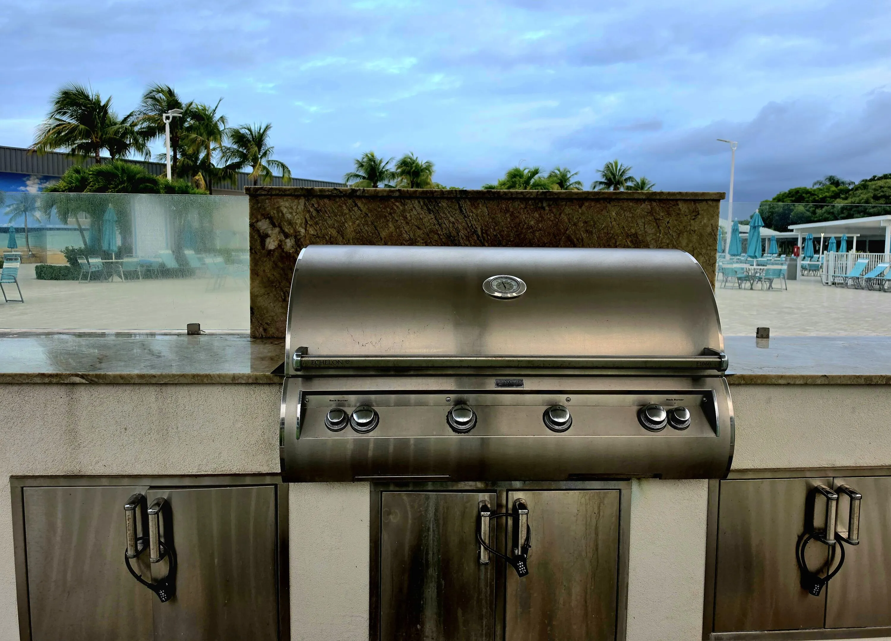 POOLSIDE BUILT-IN GRILL