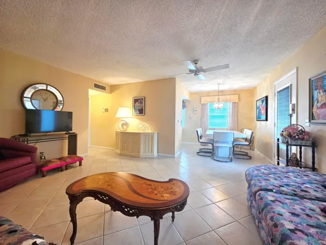 LARGE LIVING DINING AREA