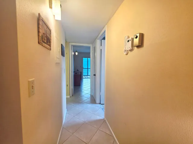HALLWAY LEADING TO BOTH BEDROOMS & BATHROOMS