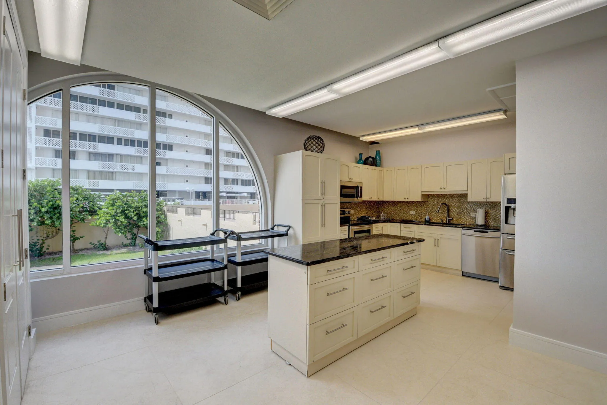 Common Area Kitchen