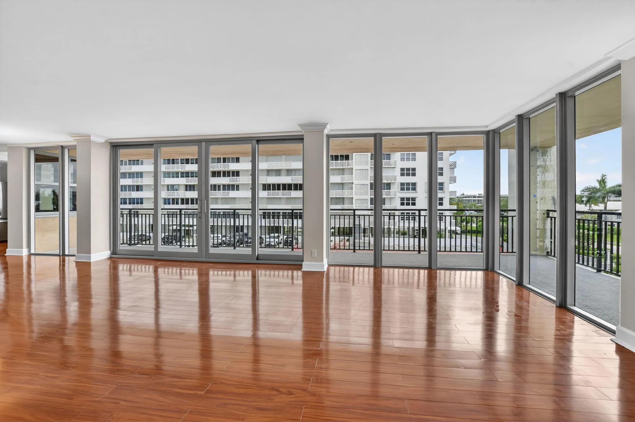 Living Room/Dining Area