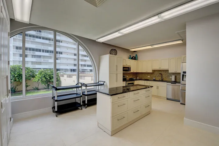 Common Area Kitchen