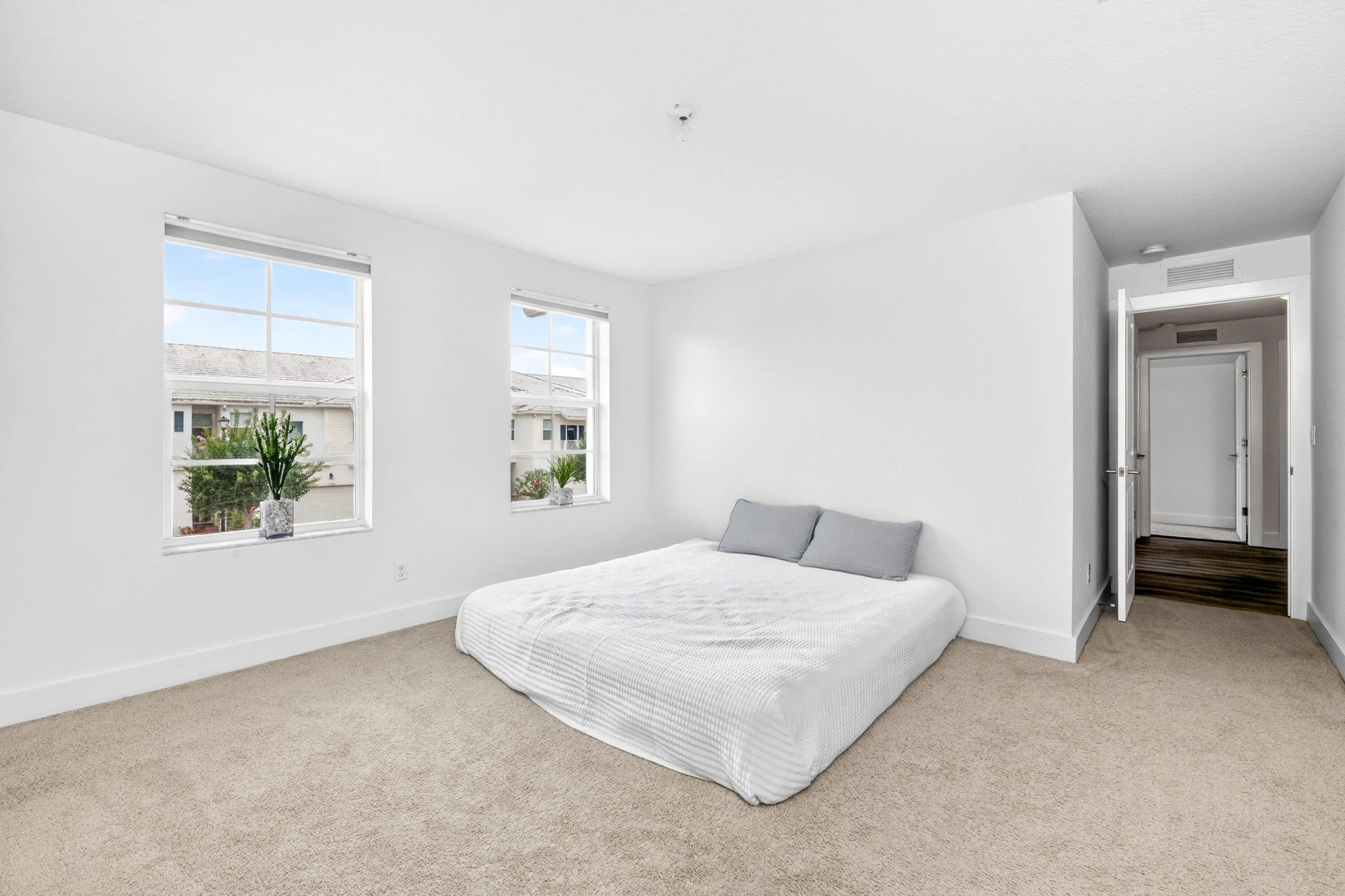 BEDROOM WITH BATH