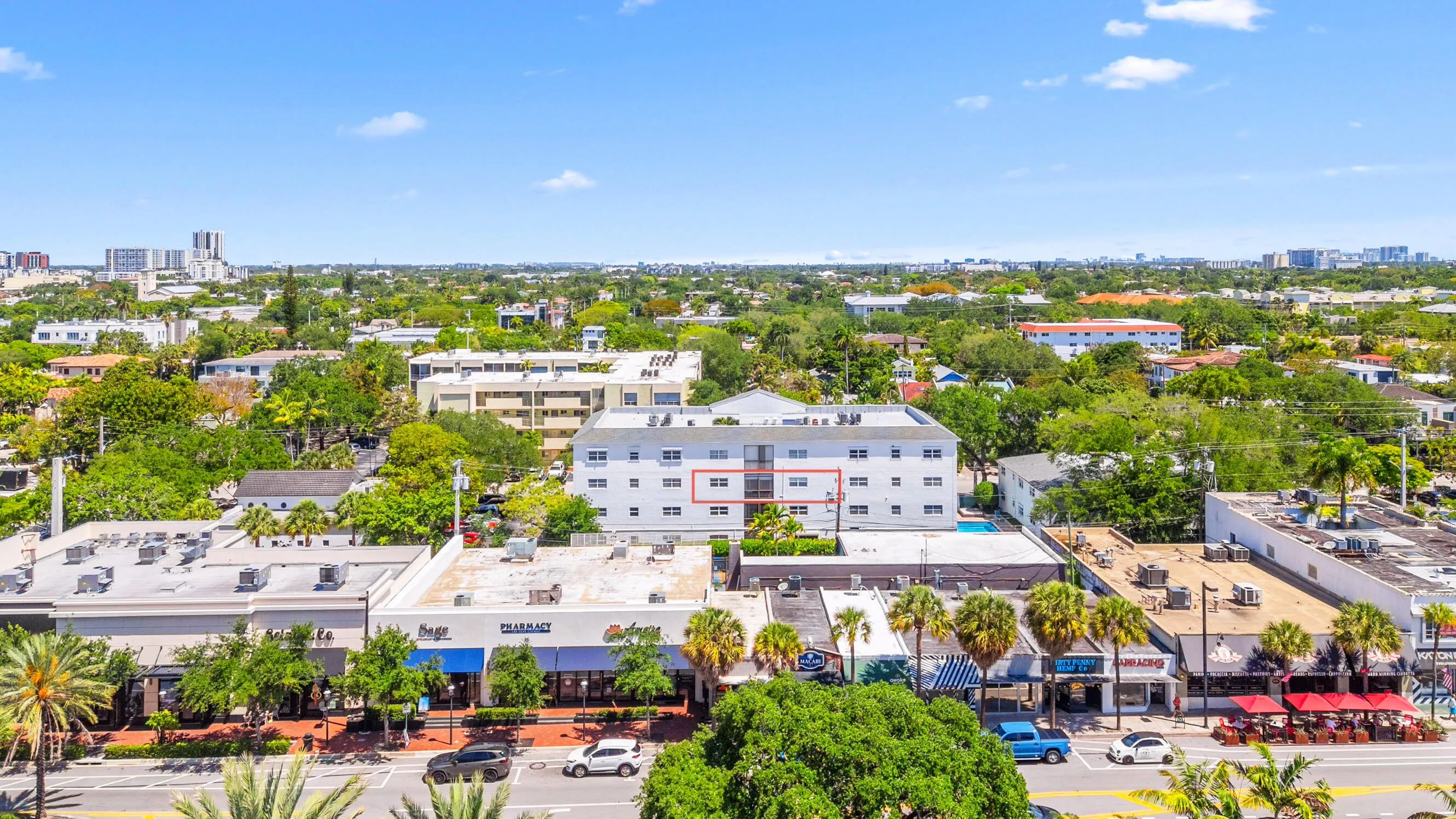 Outstanding walkability to Las Olas Blvd shopping, dining and nightlife