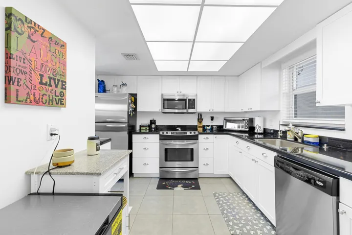 Updated Kitchen with stainless appliances