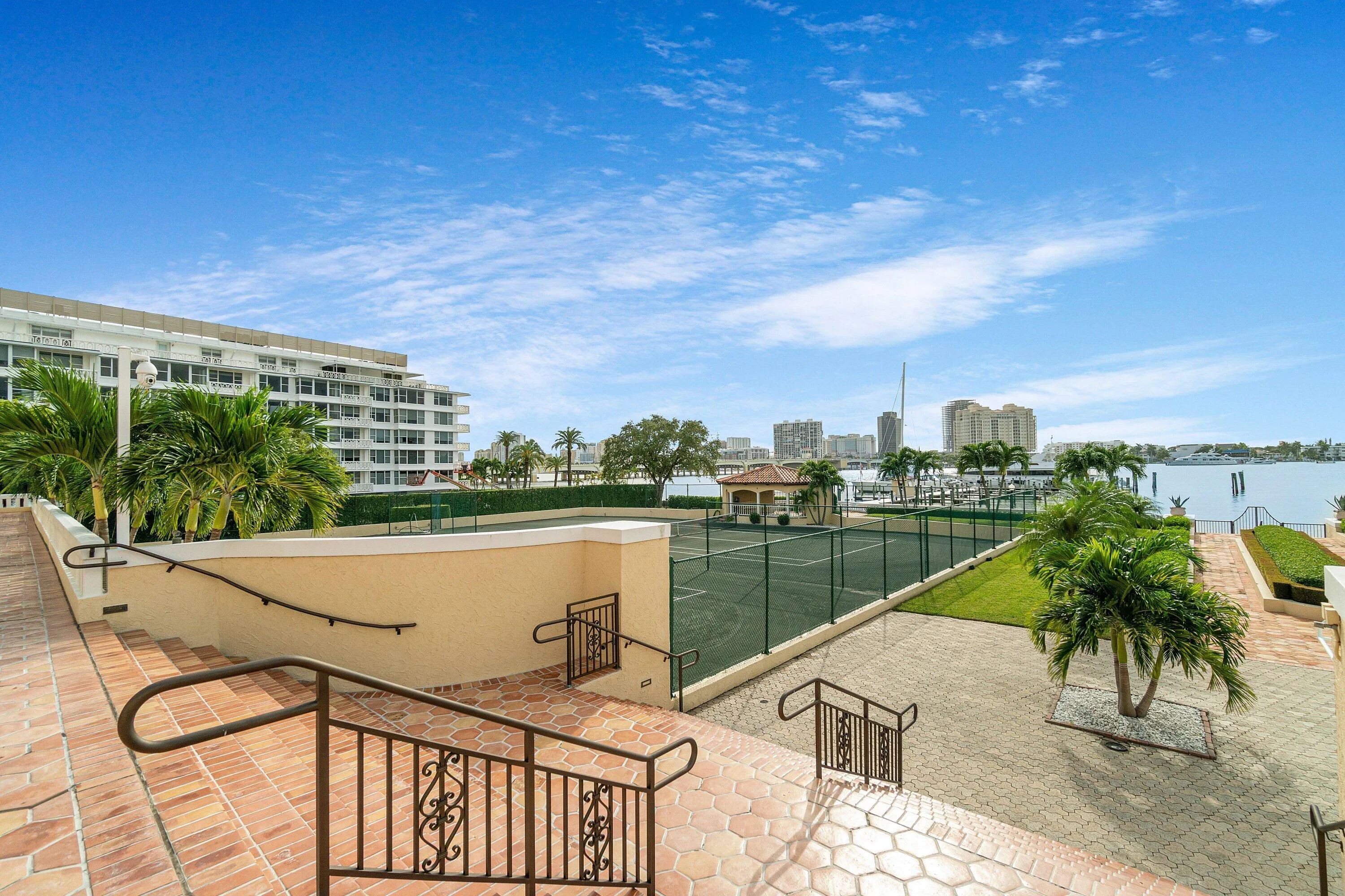 009-150BradleyPlace-203-PalmBeach-FL-334