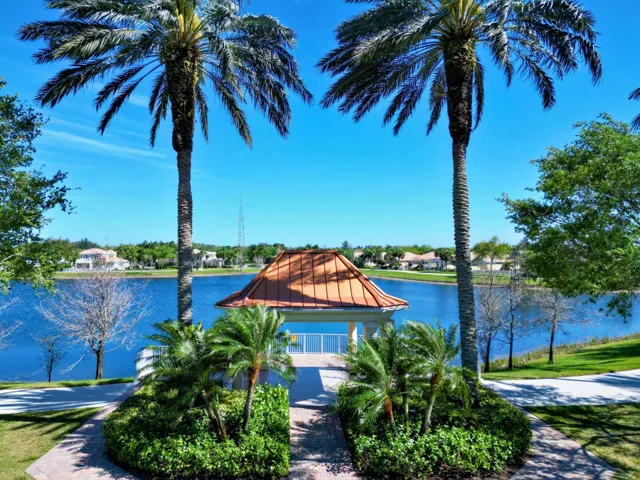 Clubhouse Gazebo Lake
