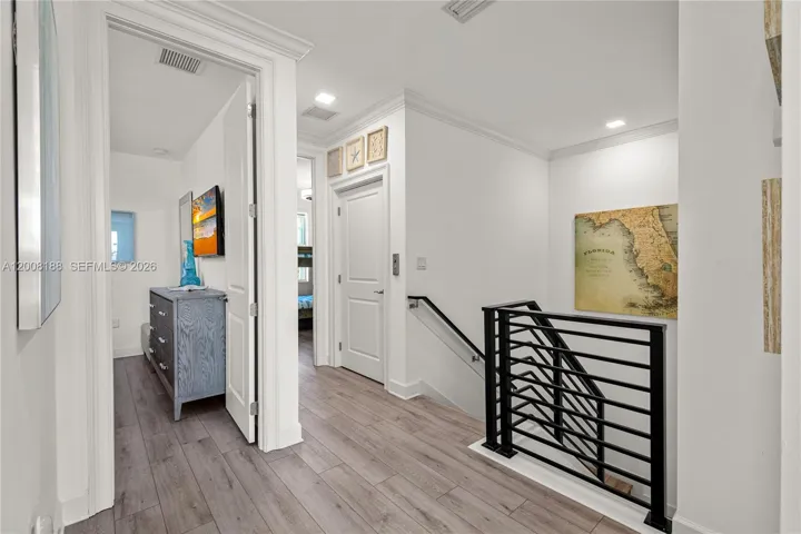 Landing to downstairs