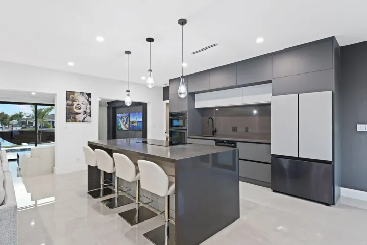5641 Bayview Drive - 16.jpg-SMALL