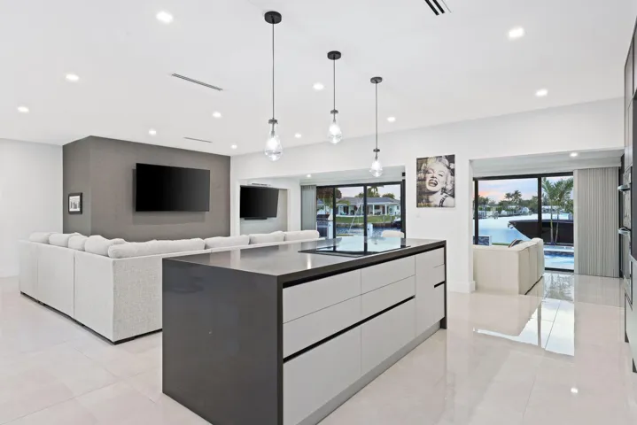 5641 Bayview Drive - 18.jpg-SMALL