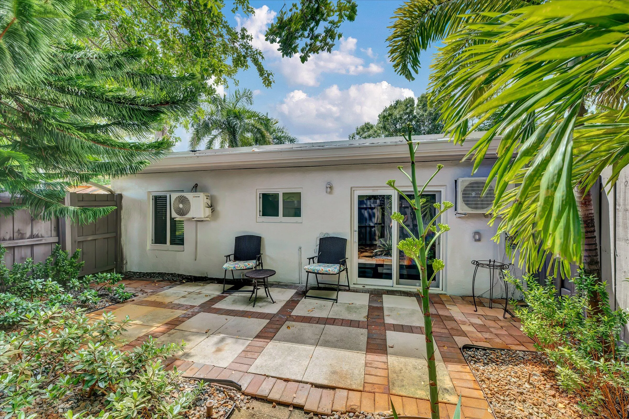 56-2633 NE 3rd Avenue-56