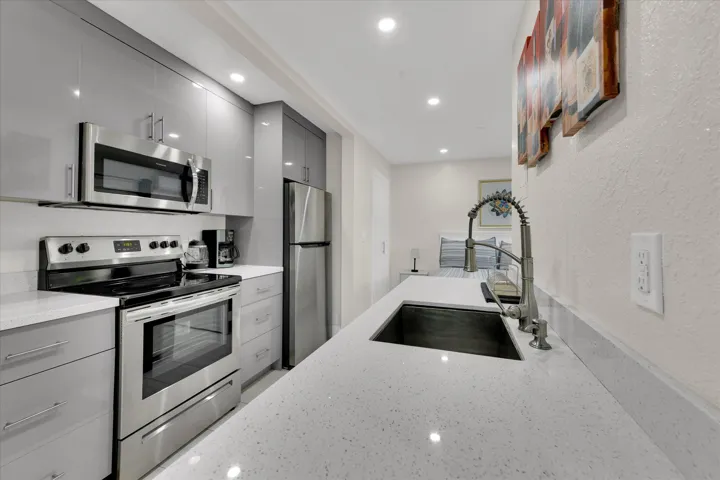 46-2633 NE 3rd Avenue-46