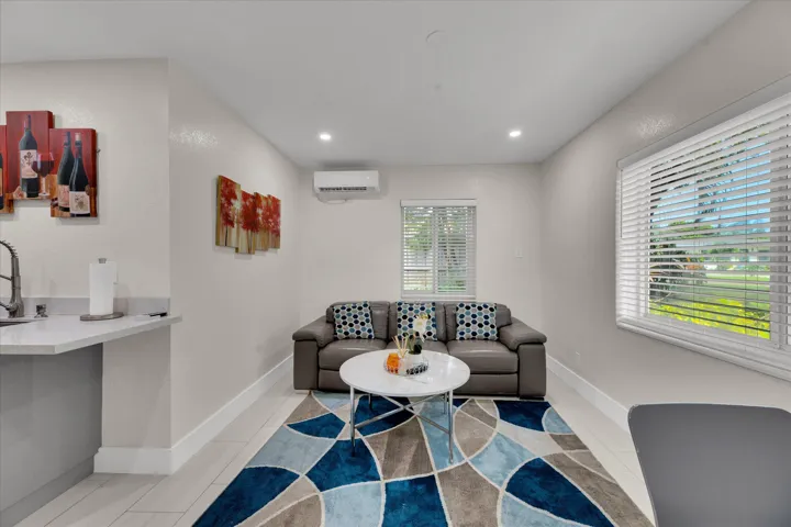 44-2633 NE 3rd Avenue-44