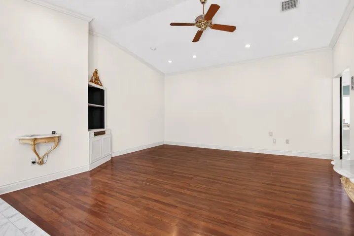 Staged off white wall paint 5816b62c-735