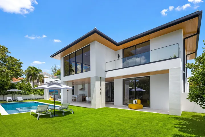 POOL / PATIO