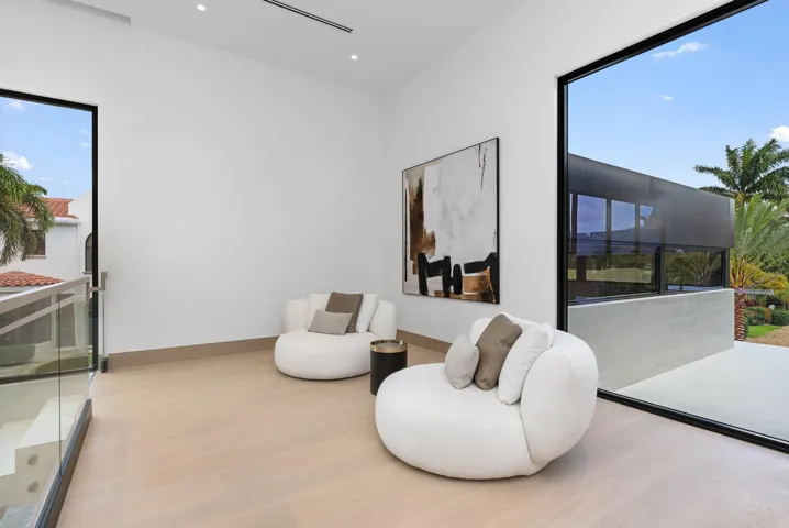 UPSTAIRS LOFT