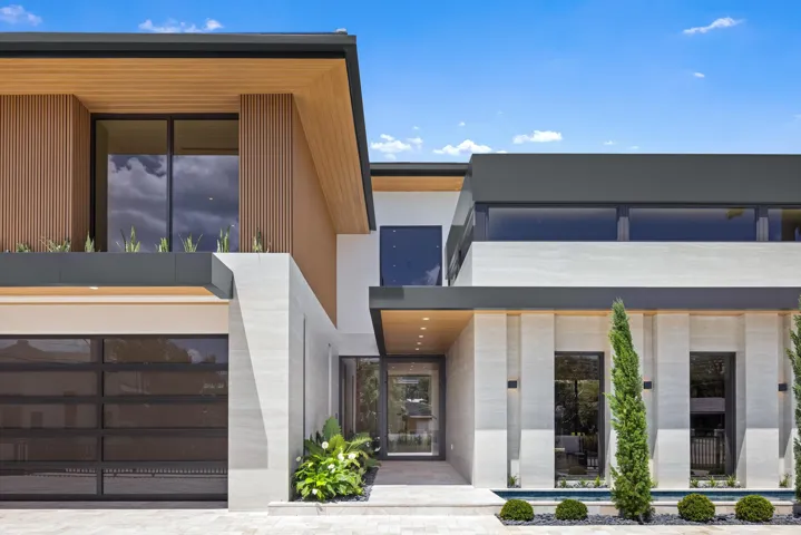 PIVOT FRONT DOOR
