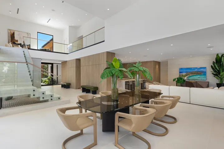 DINING ROOM / GREAT ROOM