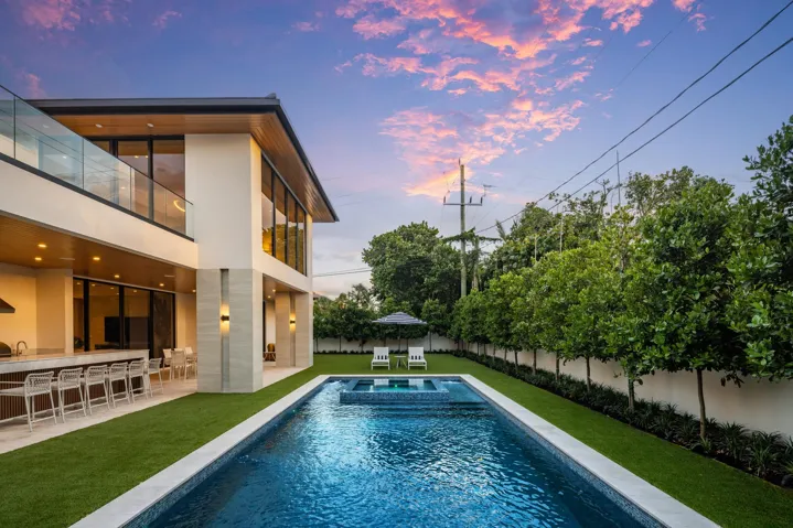 POOL / YARD