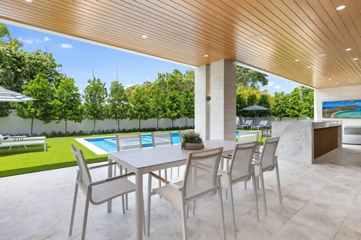 COVERED PATIO / DINING