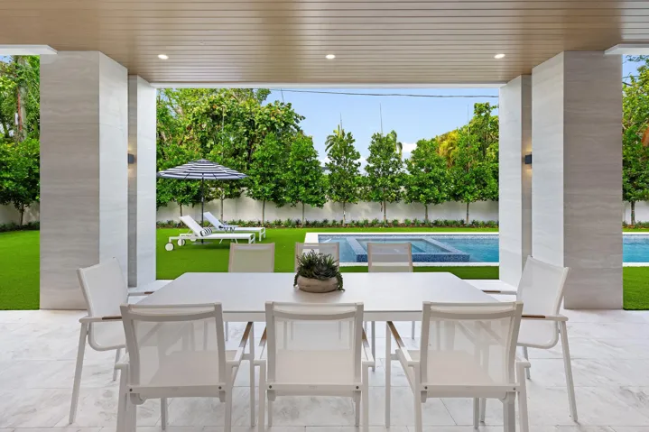 COVERED PATIO / DINING