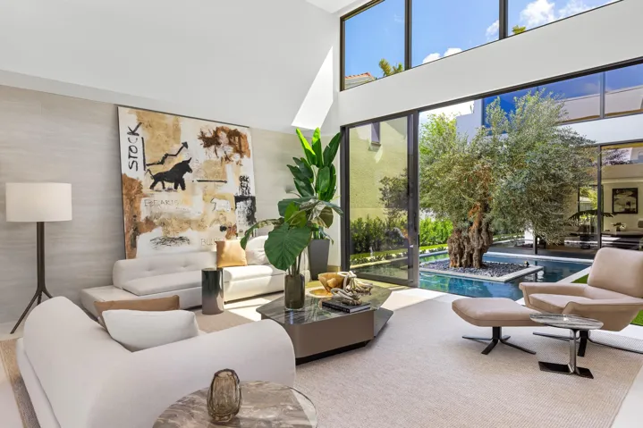 LIVING ROOM / COURTYARD