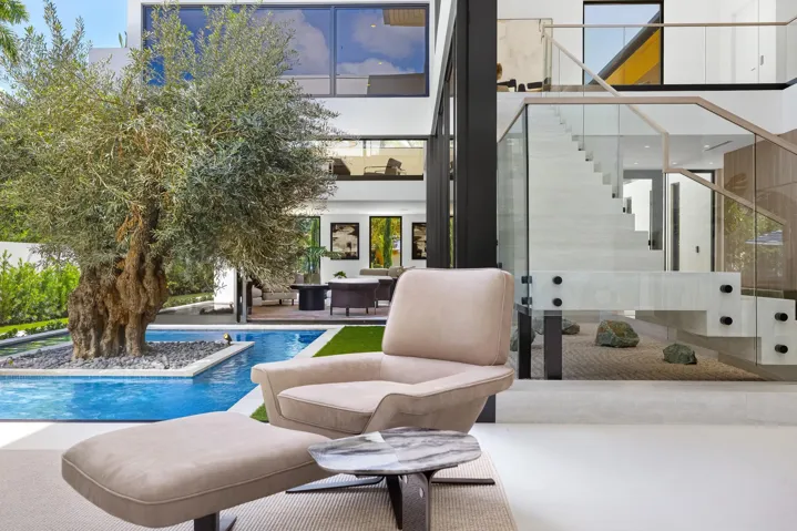 LIVING ROOM / COURTYARD