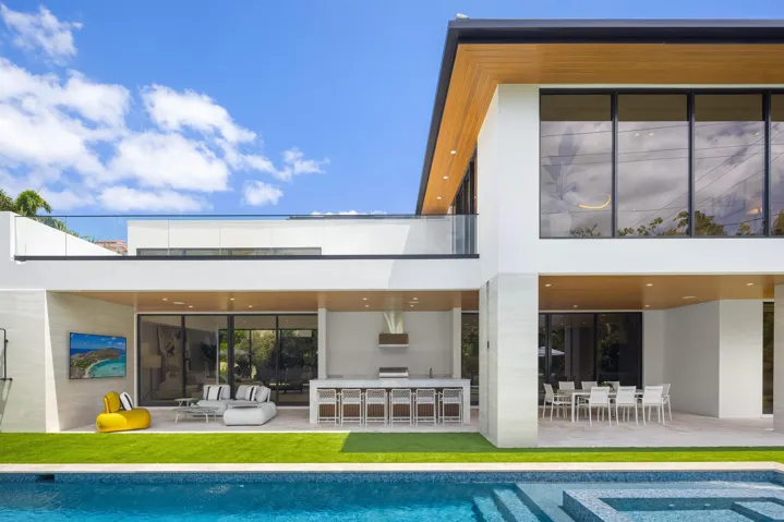 POOL / PATIO