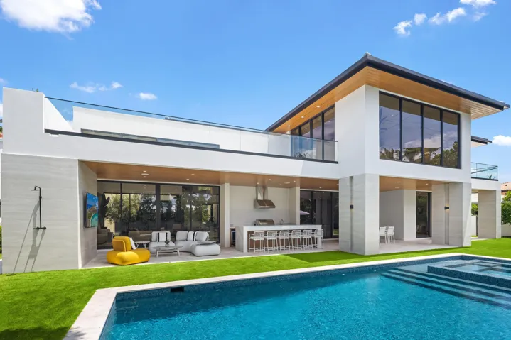 POOL / PATIO