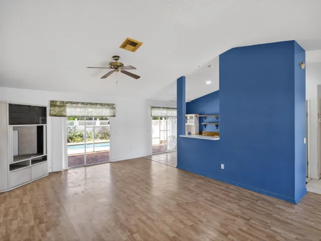 P1146383