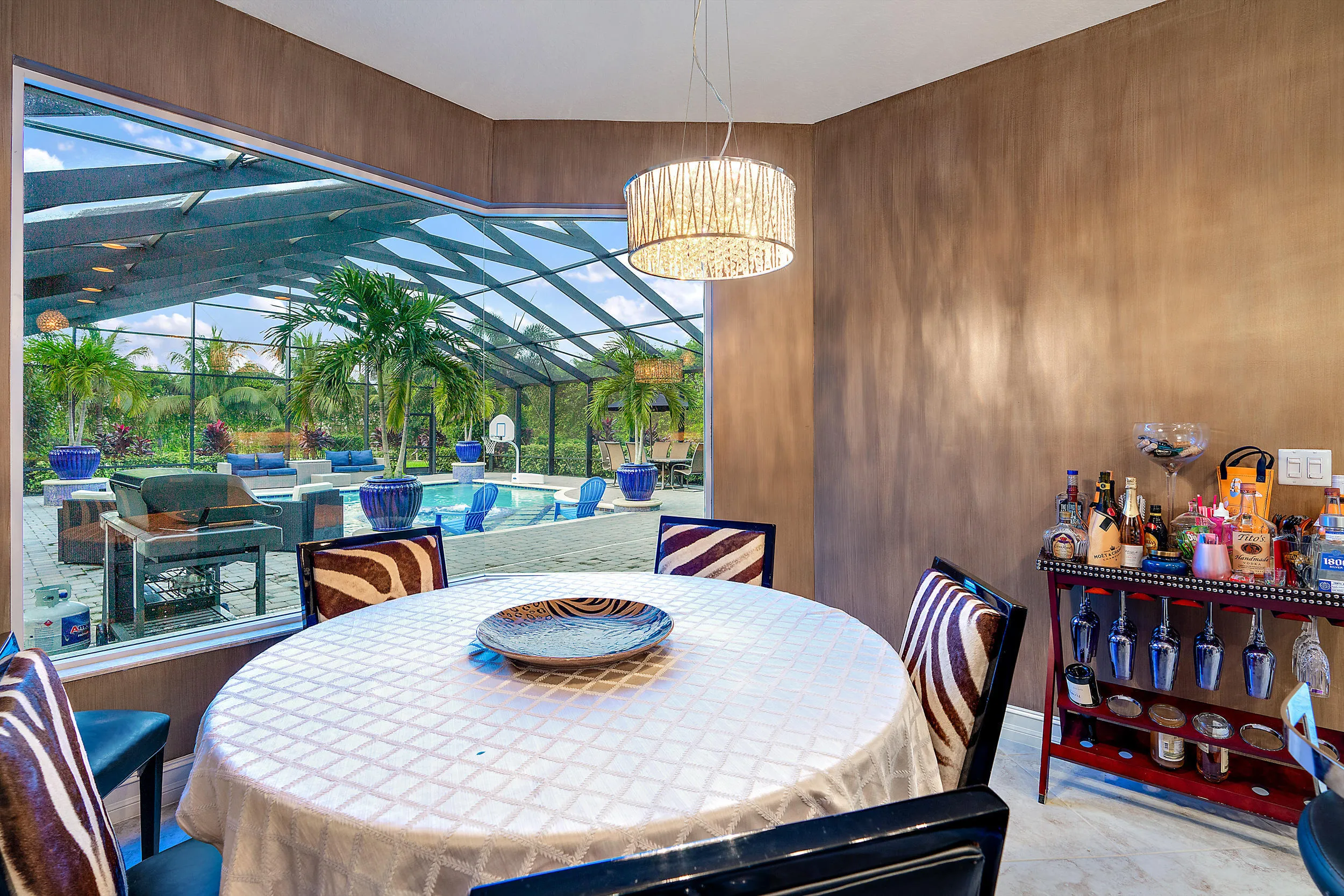 Breakfast area with view of pool