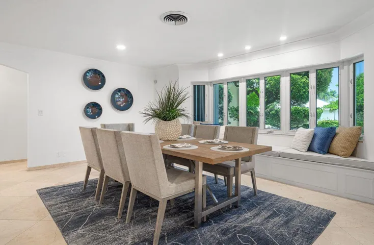 Dining Area 1