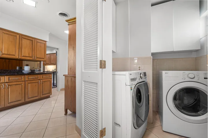 Butler's Pantry/ Utility Room