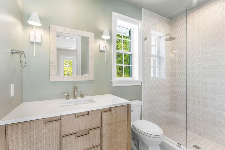 22 - Guest bedroom with two beds, palm l