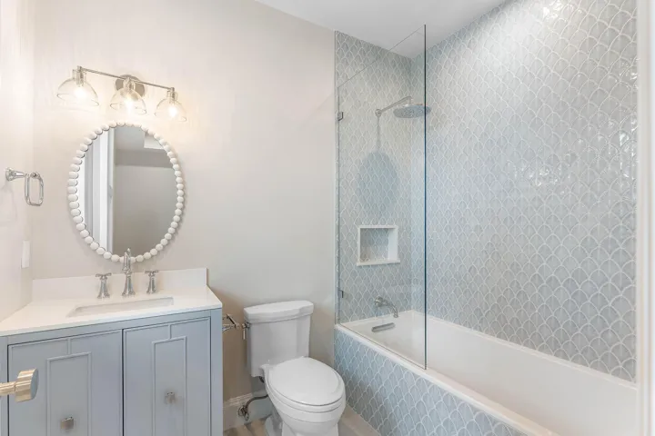 21 - Bedroom with white linens, octagona