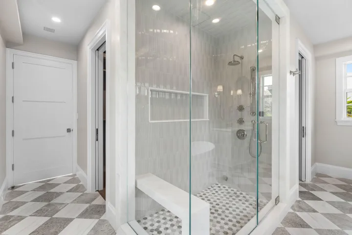 20 - Bright hallway with white oak floor