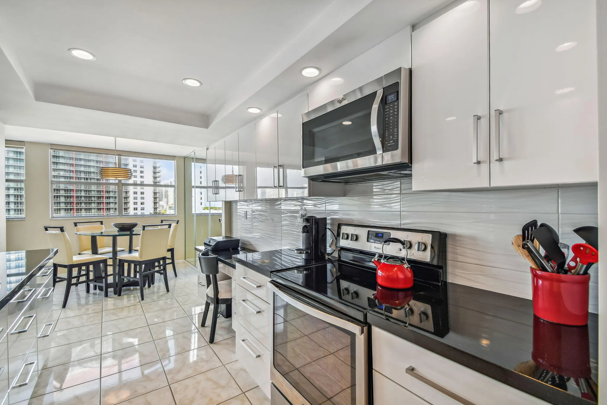 Kitchen & Dining Area