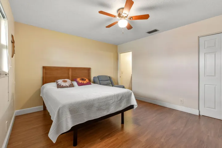 5800FernleyDrWApt64(22)