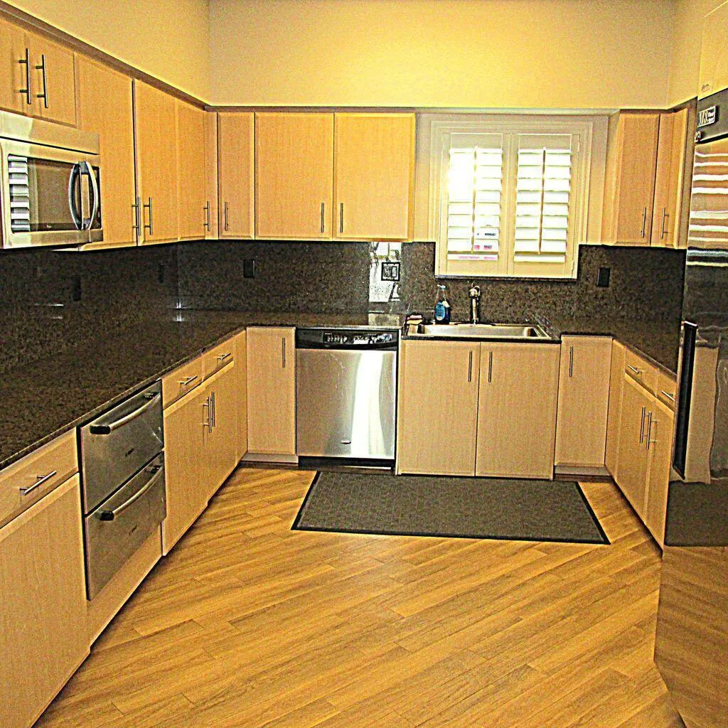 COLONIAL CLUBHOUSE KITCHEN