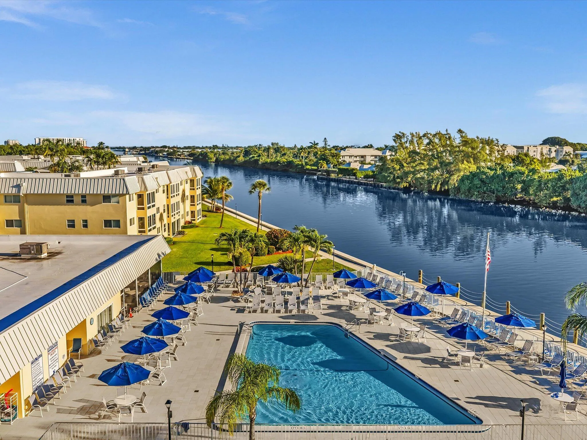 CLUBHOUSE & POOL